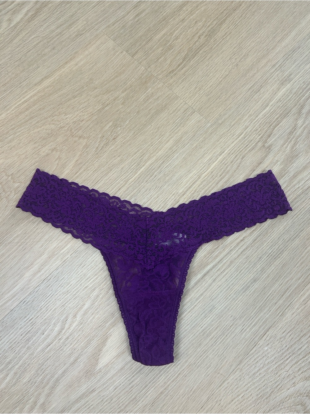 2000’s Y2K Vintage Victoria’s Secret Lace Thong Panty OS